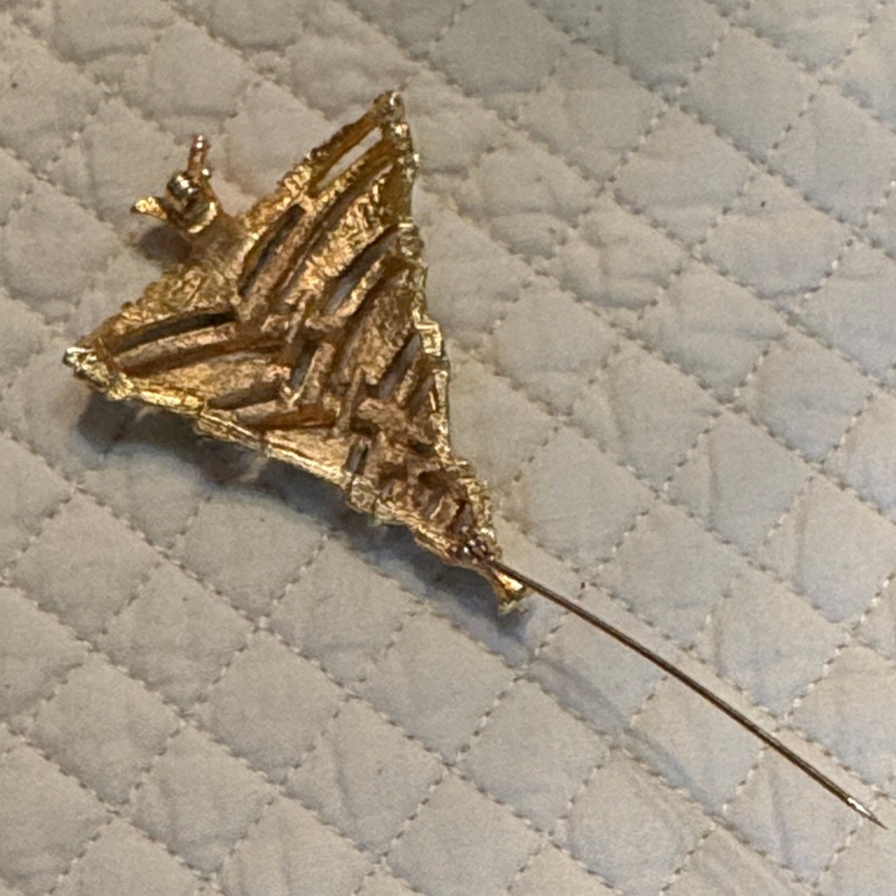 Elegant Green and Gold Christmas Tree Brooch - Picture 5 of 6